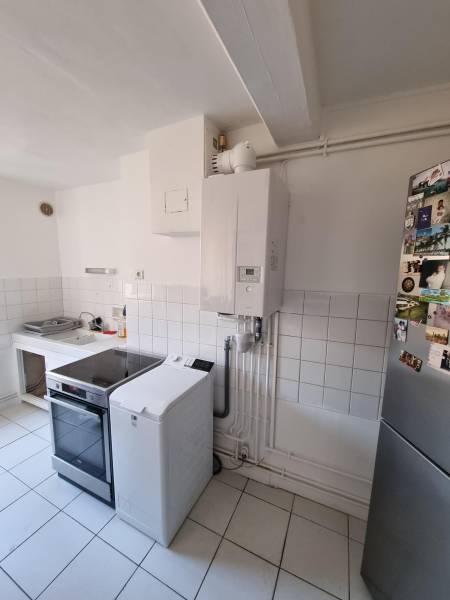 peu encombrante cette chaudière avec 400 mm de largeur , 714mm de hauteur et 316mm de profondeur! Compacte et puissante!