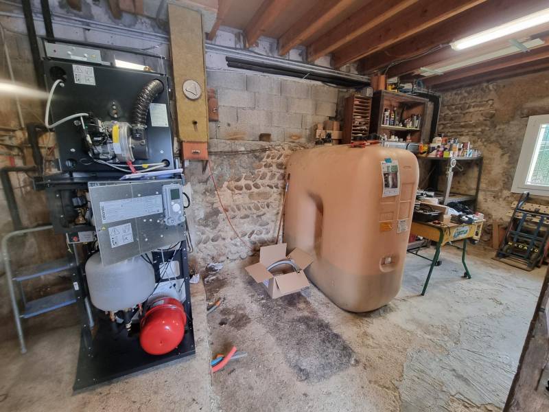 Remplacement d'une chaudière fioul par une pompe à chaleur Air Eau Hybride sur Villeneuve de Marc à coté de Saint Jean de Bournay en Isère