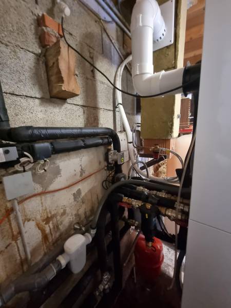 Tout en cuivre avec calorifuge des tuyauteries hydrauliques