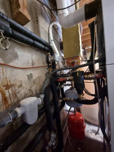 Neutraliseur de condensat, Mitigeur Thermostatique , Filtre à boue , Vase expansion chauffage et Sanitaire, disconnecteur ...on oublie rien!