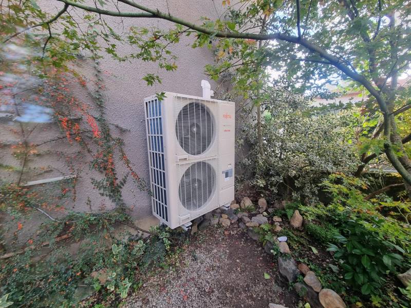 groupe extérieur 16KW mono 1080mm de large x 1428mm de haut x 480mm de profondeur