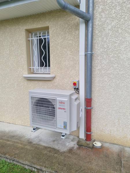 Inter de proximité systématique qui nous permet de couper le courant lors des entretiens par exemple sans passer par la maison