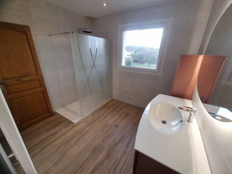 Rénovation complète d'une salle de bain à Villeneuve de Marc près de saint Jean de Bournay en Isère