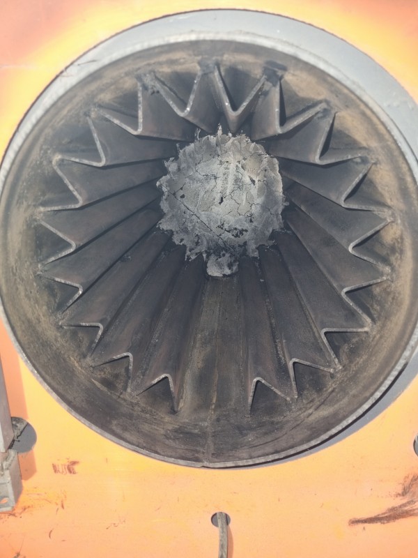 Après 2 heures de nettoyage et grattage il retrouve vie!