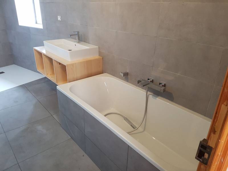 Agencement et rénovation d'une salle de bain clé en main moderne à Vienne proche de Lyon