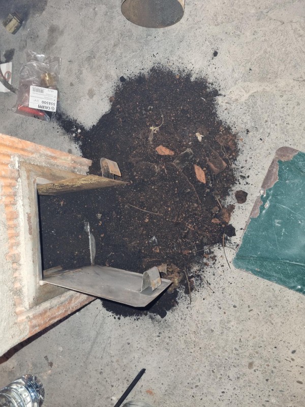 Le ramonage avait été fait m'ont dit les clients.. permettez moi d'en douter...